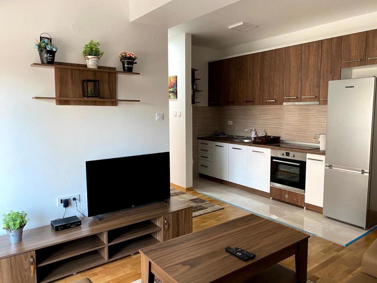 Skopje Brand New Apartment ภายนอก รูปภาพ